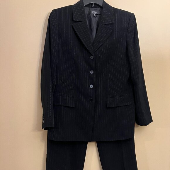 Kasper woman's Pinstripe 2-piece pant suit, Black/White stripes, Size 12 - Picture 1 of 7
